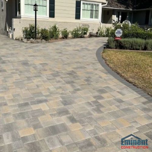burbank-angelus-courtyard-pavers-with-holland-border-sm